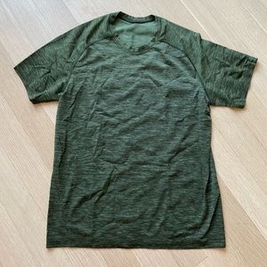 Lululemon T-shirt green